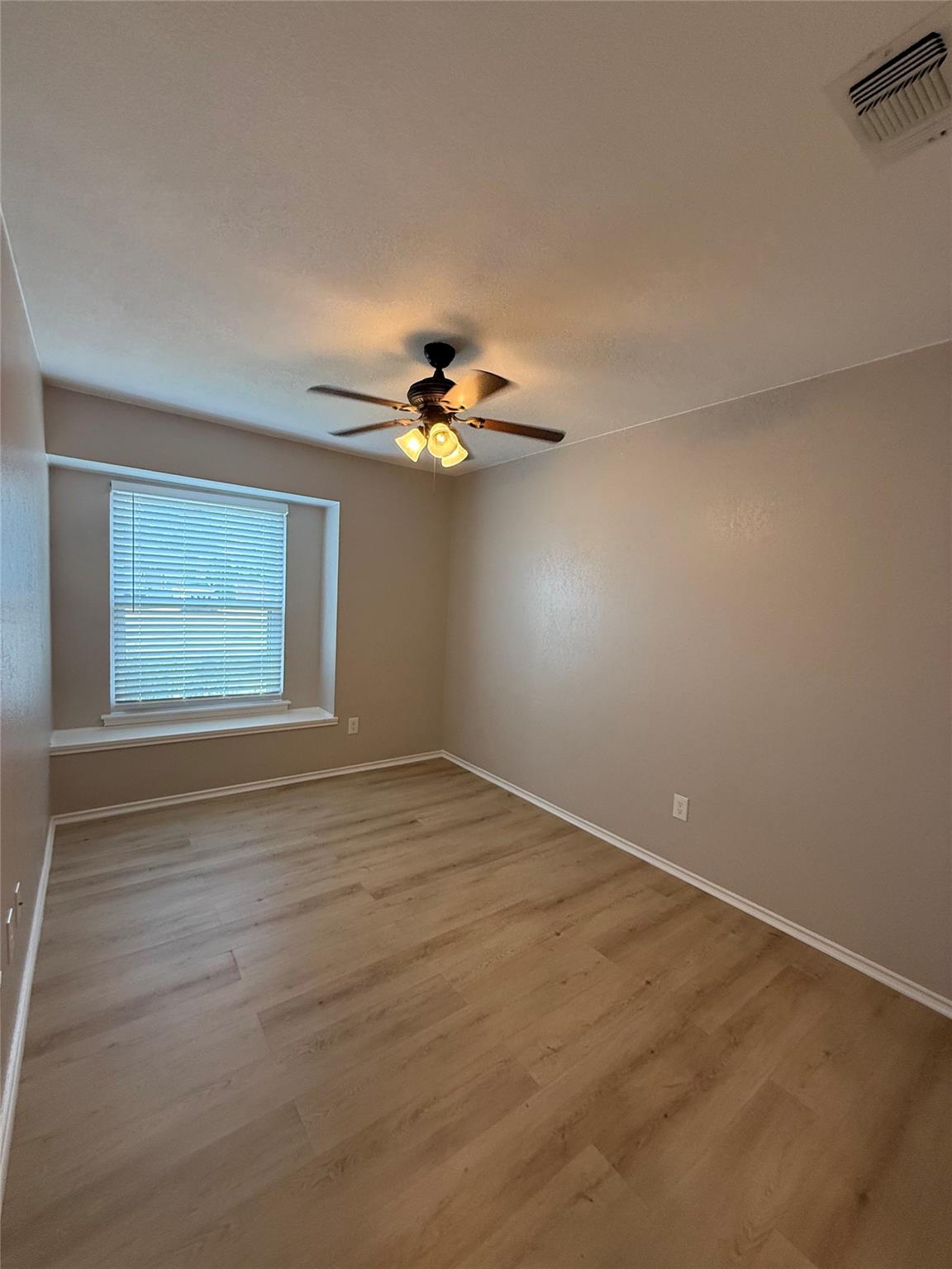 2107 Whispering DR