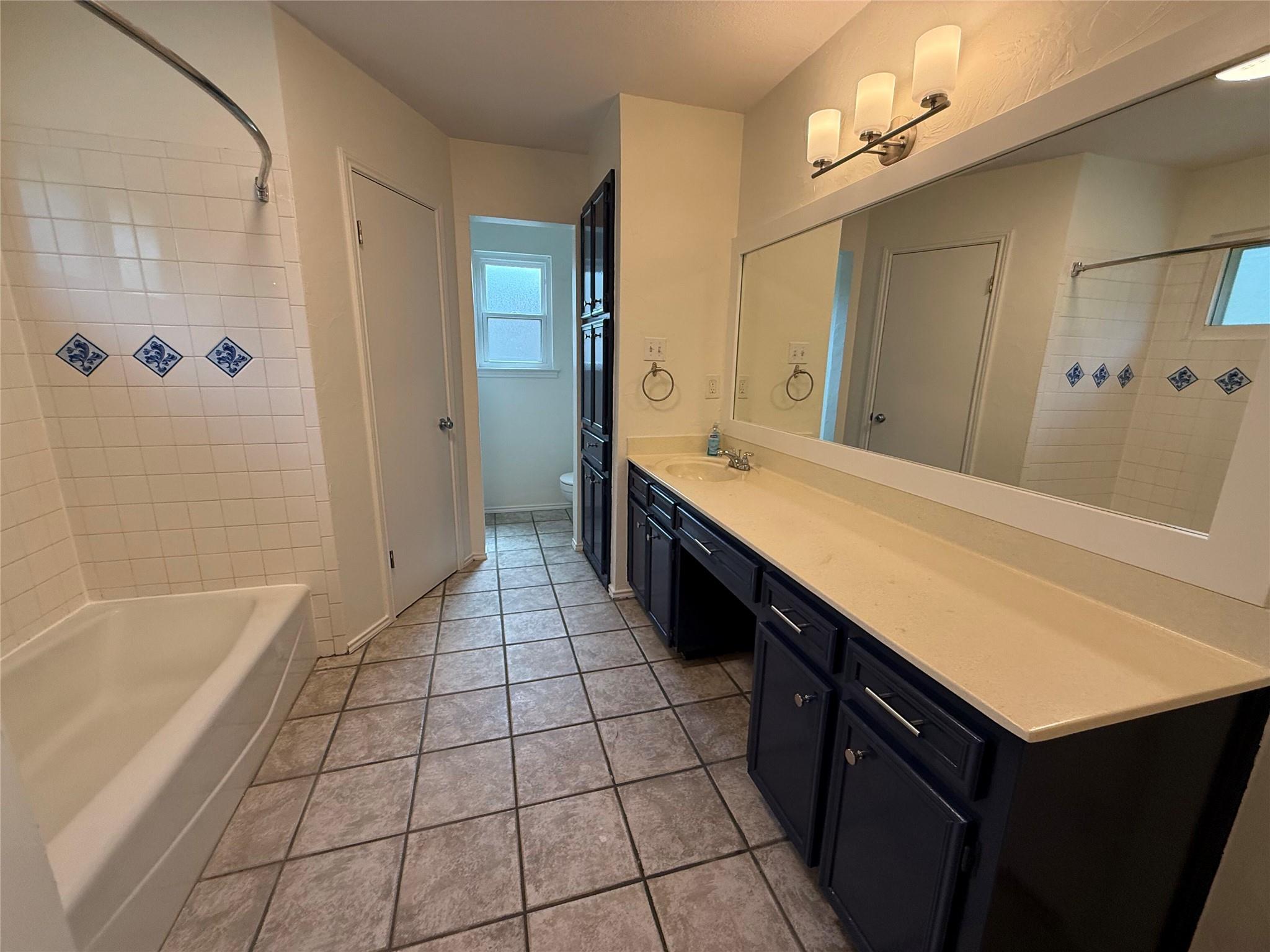 2107 Whispering DR