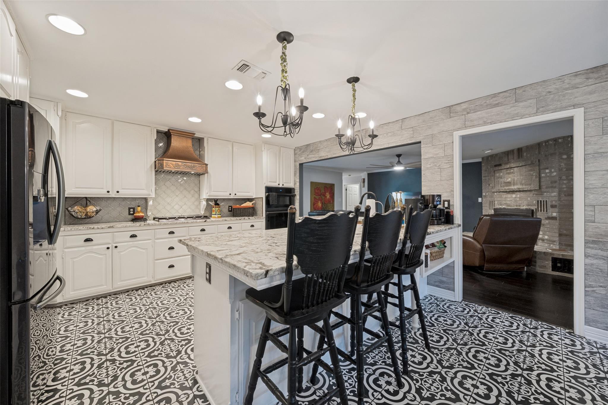 1933 Squire Circle CIR