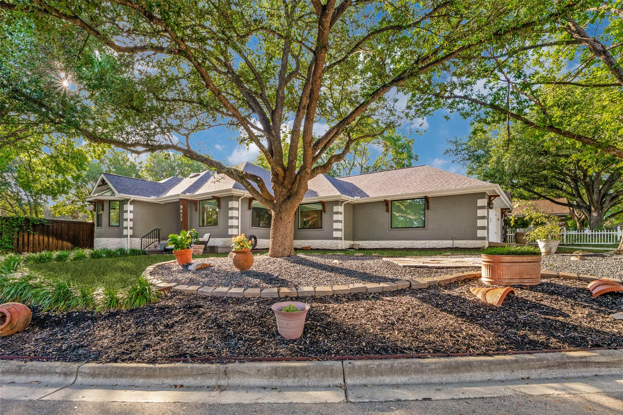 1933 Squire Circle CIR