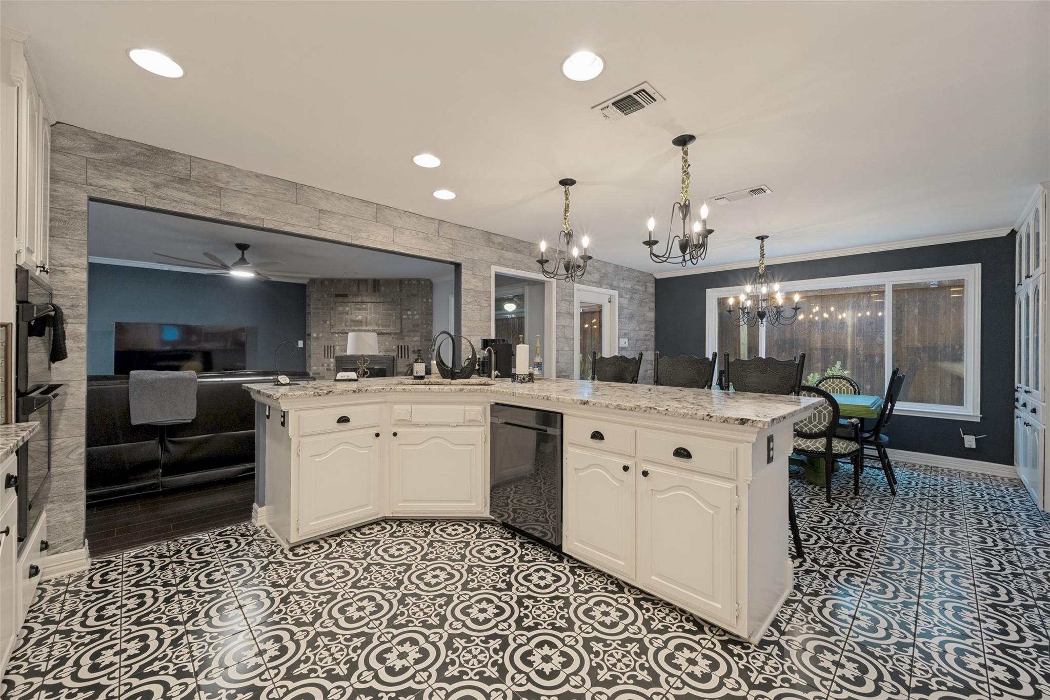 1933 Squire Circle CIR