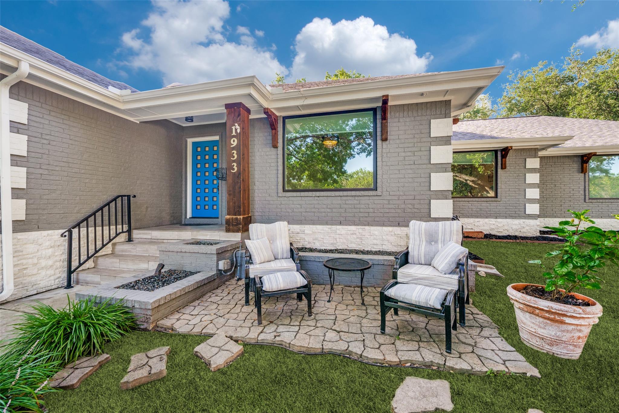 1933 Squire Circle CIR