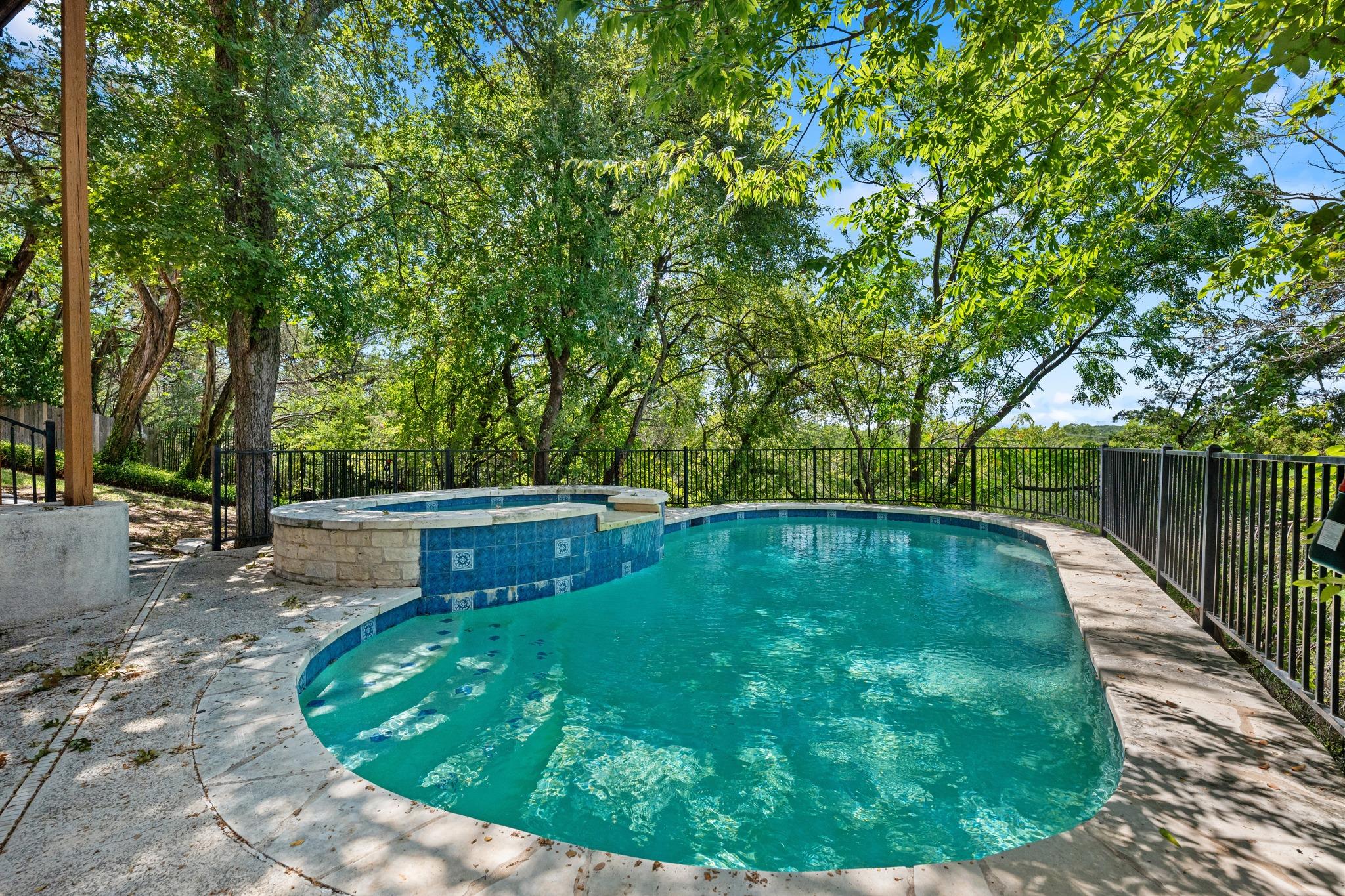 6819 Chalk Hill DR
