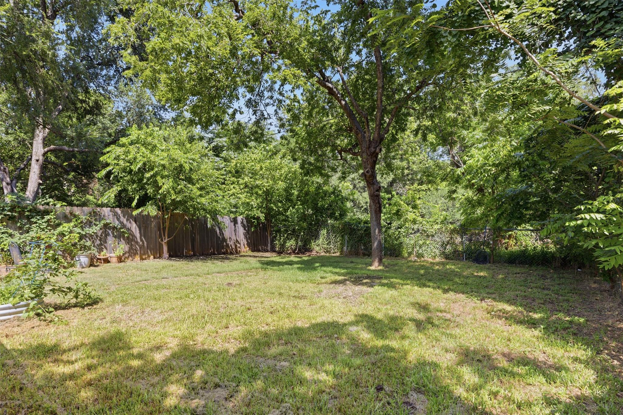 409 Lake Creek CIR