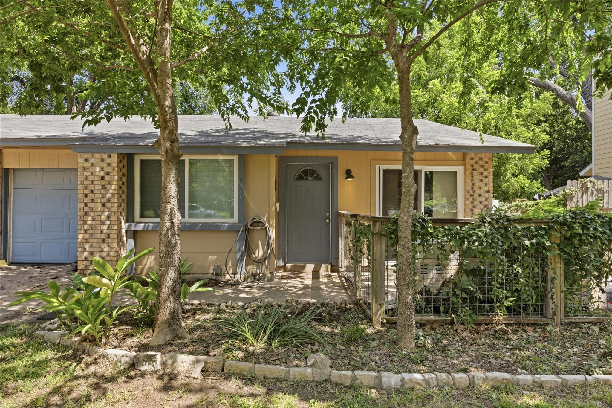 409 Lake Creek CIR