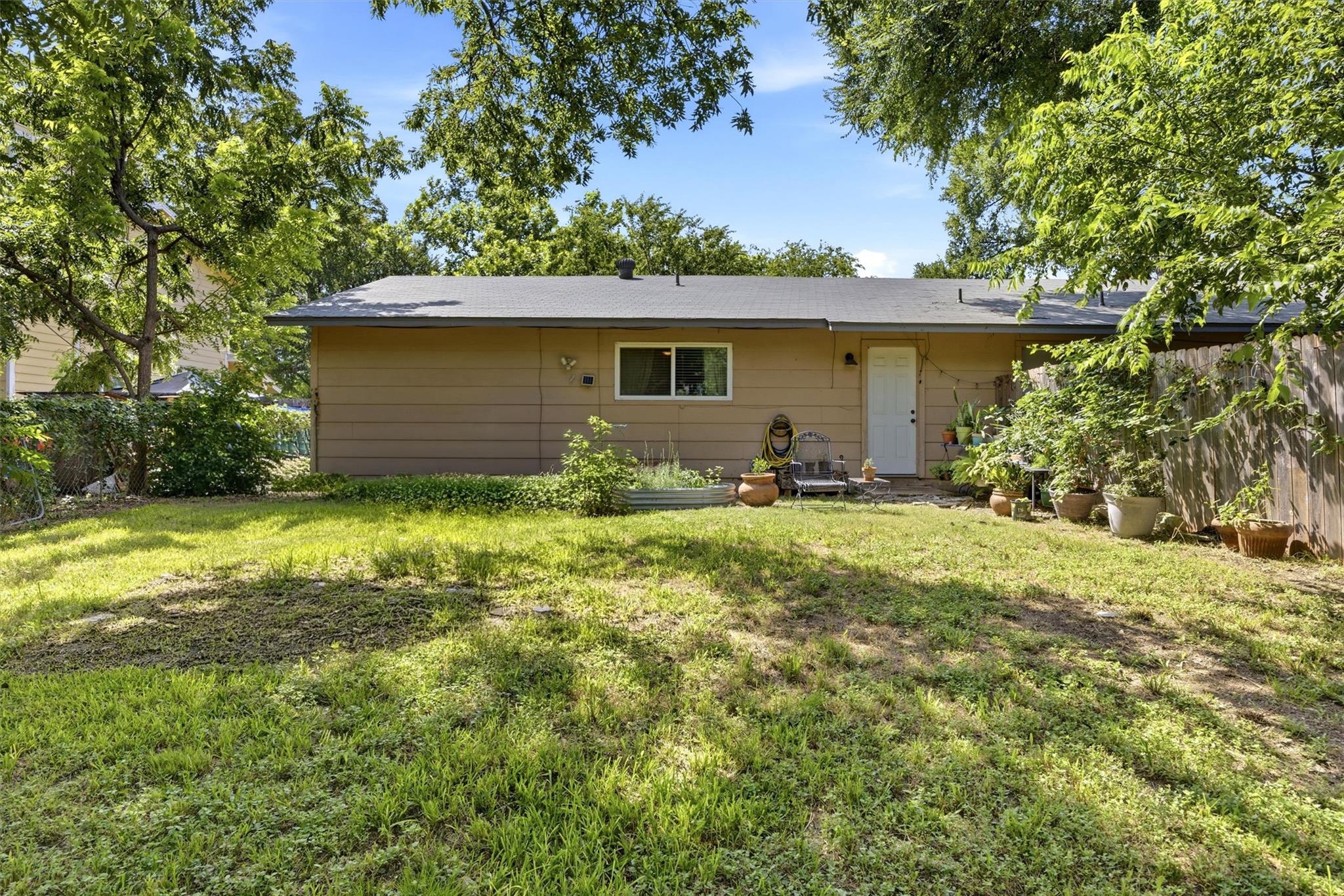 409 Lake Creek CIR