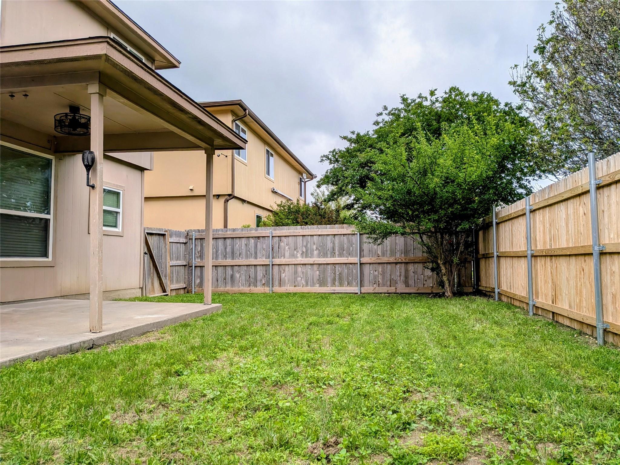 212 Foster LN