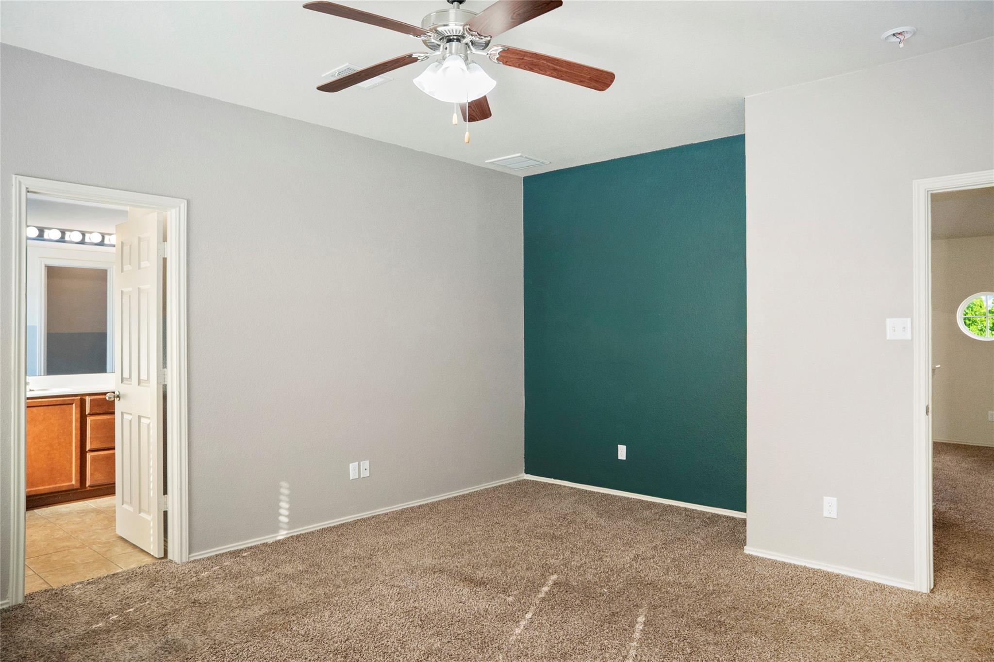 212 Foster LN