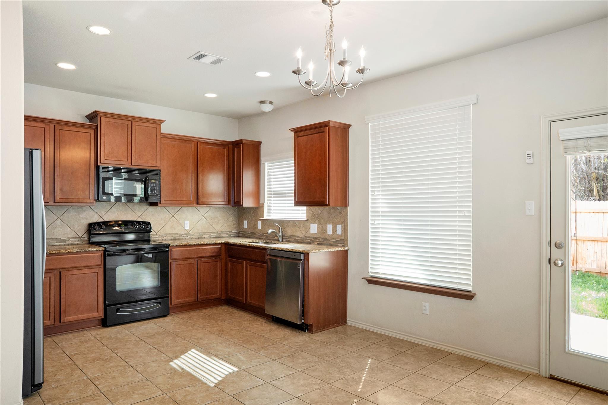 212 Foster LN