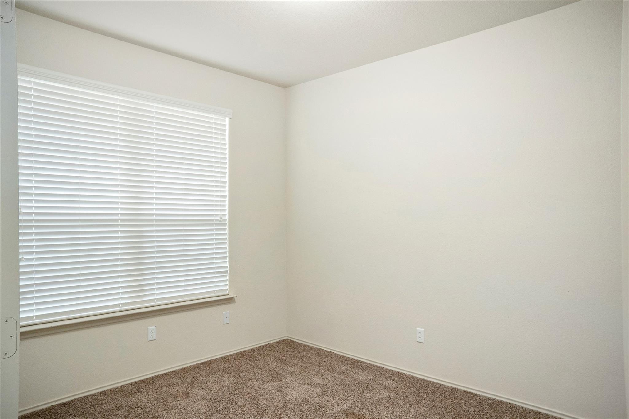 212 Foster LN