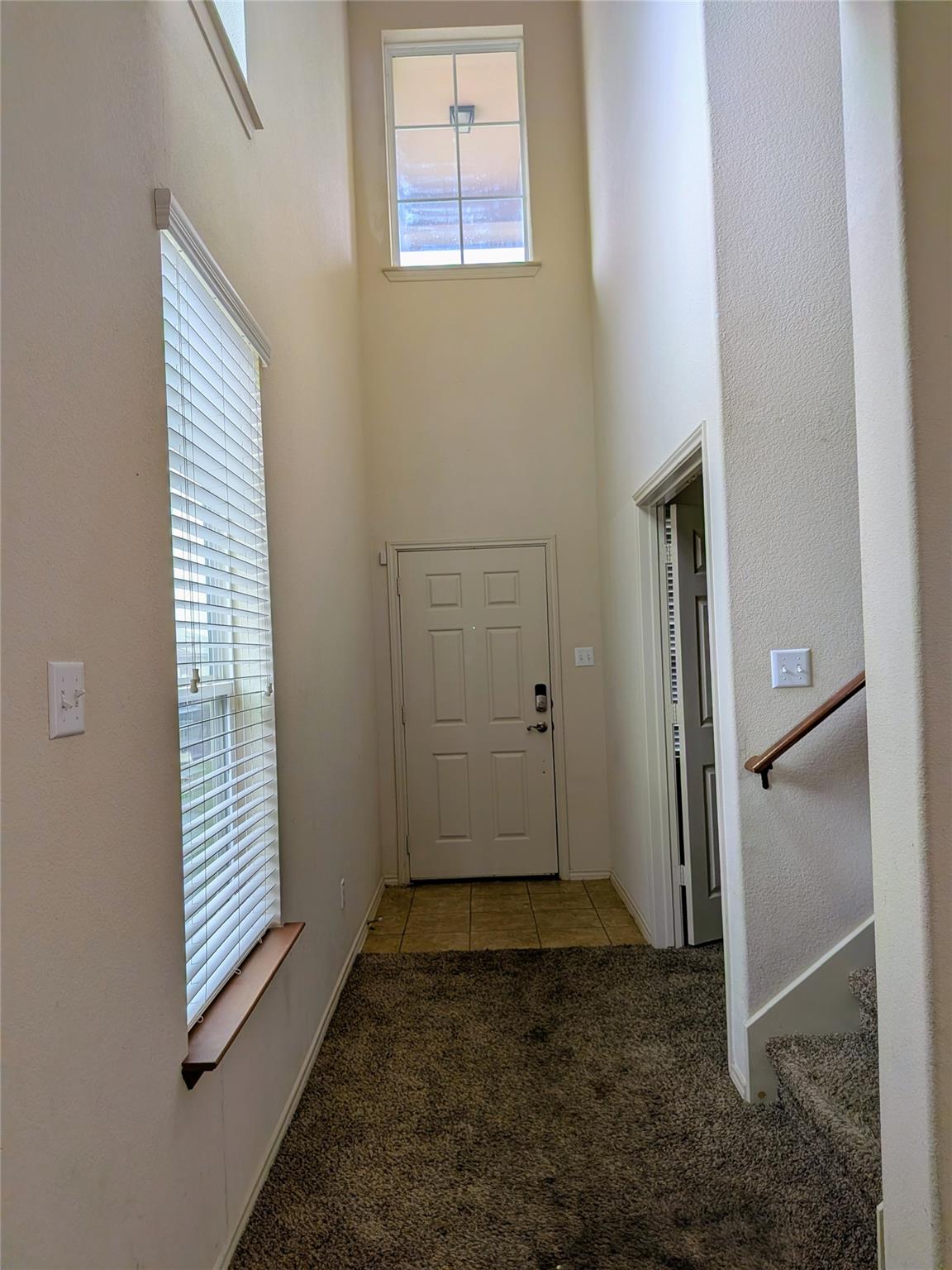 212 Foster LN