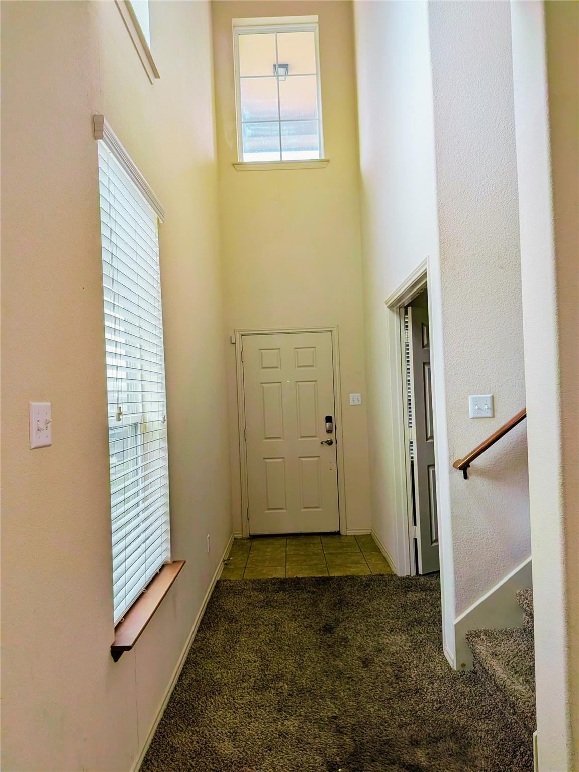 212 Foster LN