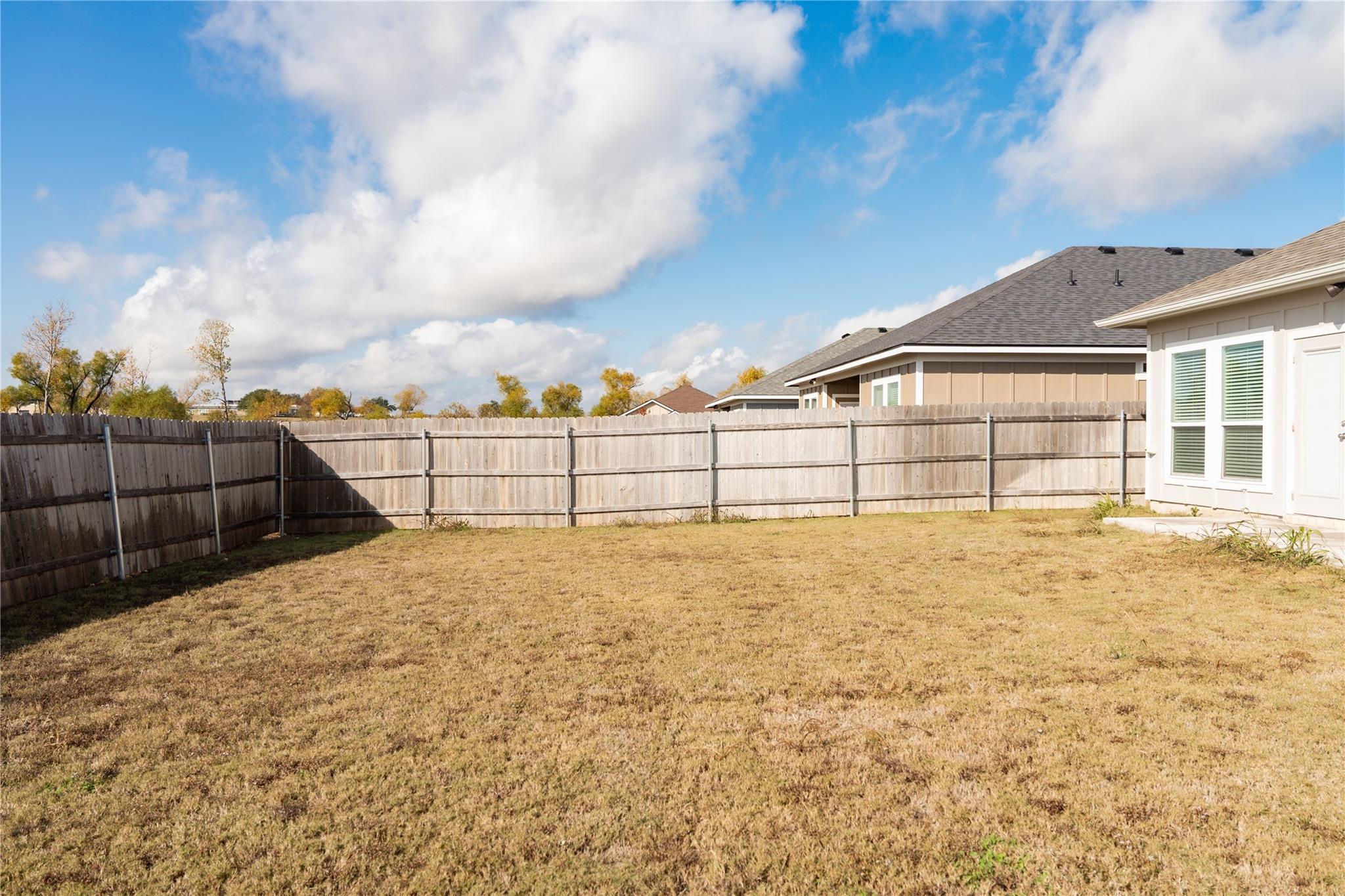 1419 Sideoats LN