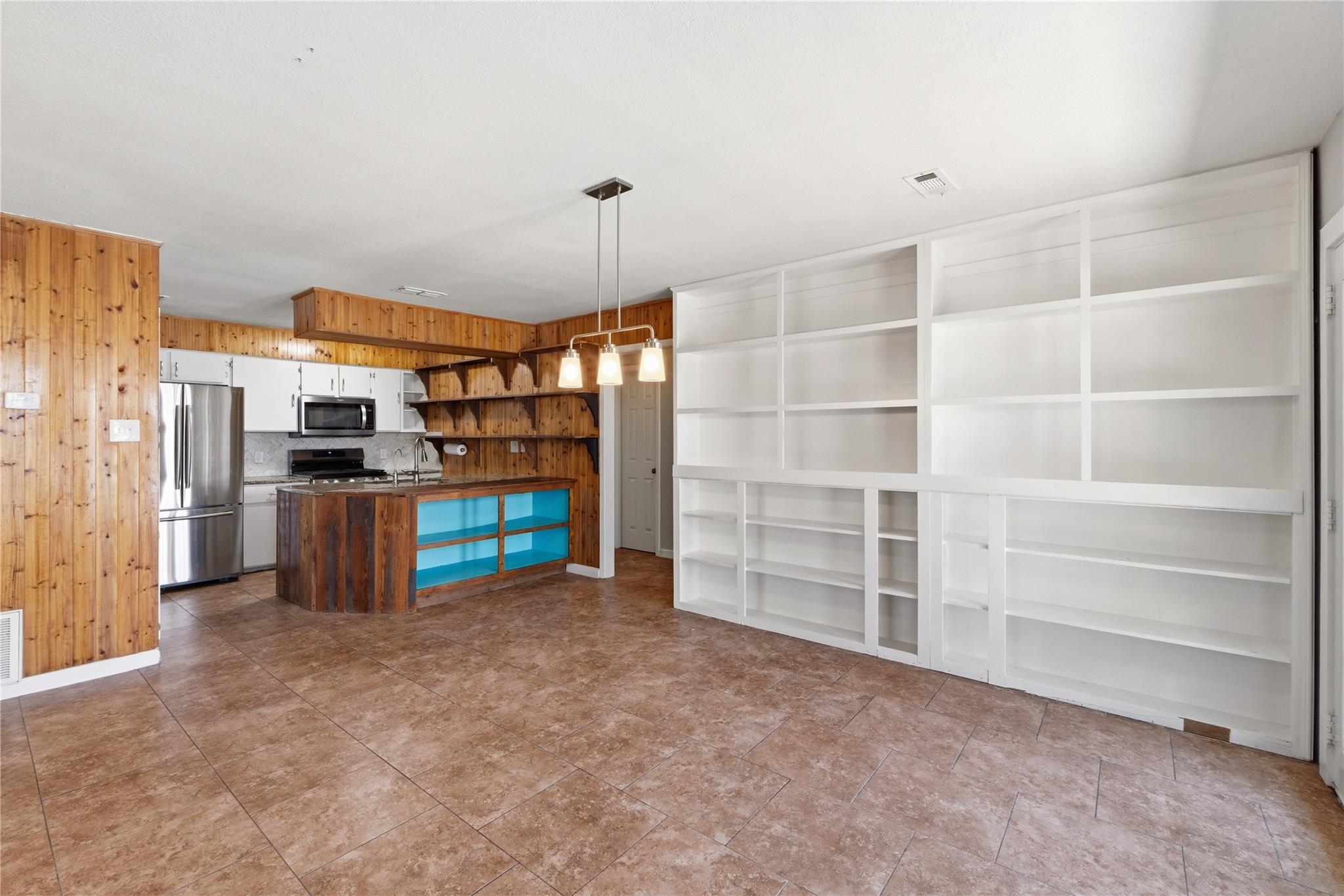 7000 Shannon DR