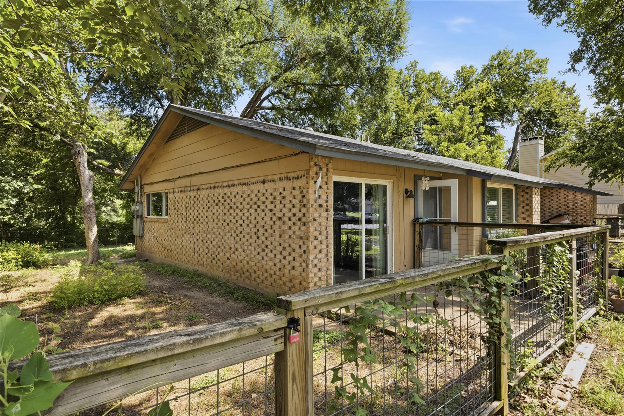 409/411 Lake Creek CIR