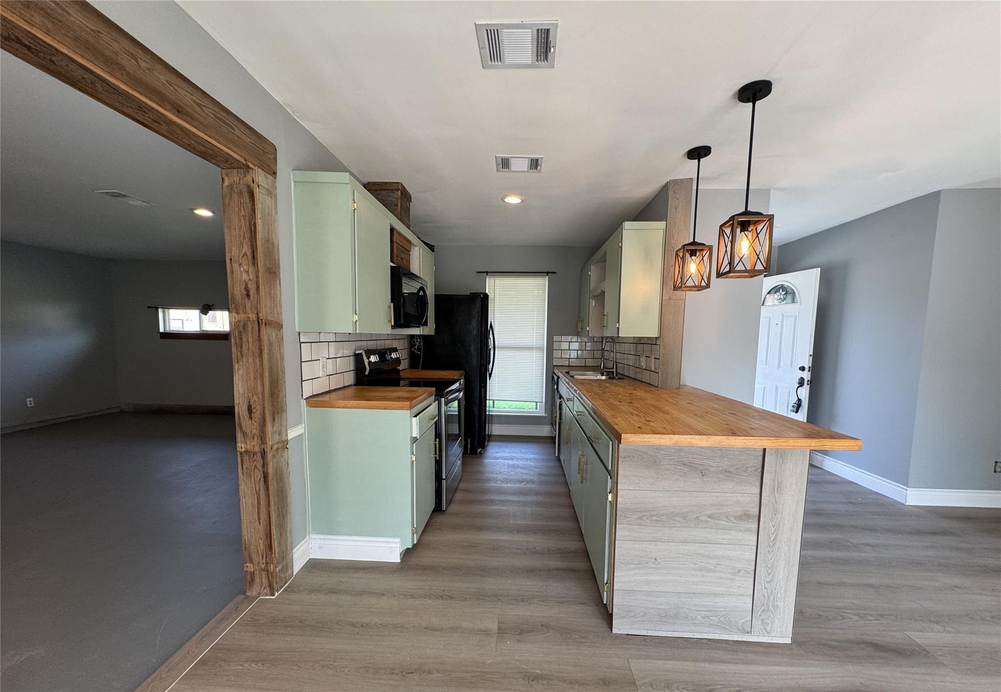 3520 Roanoke DR