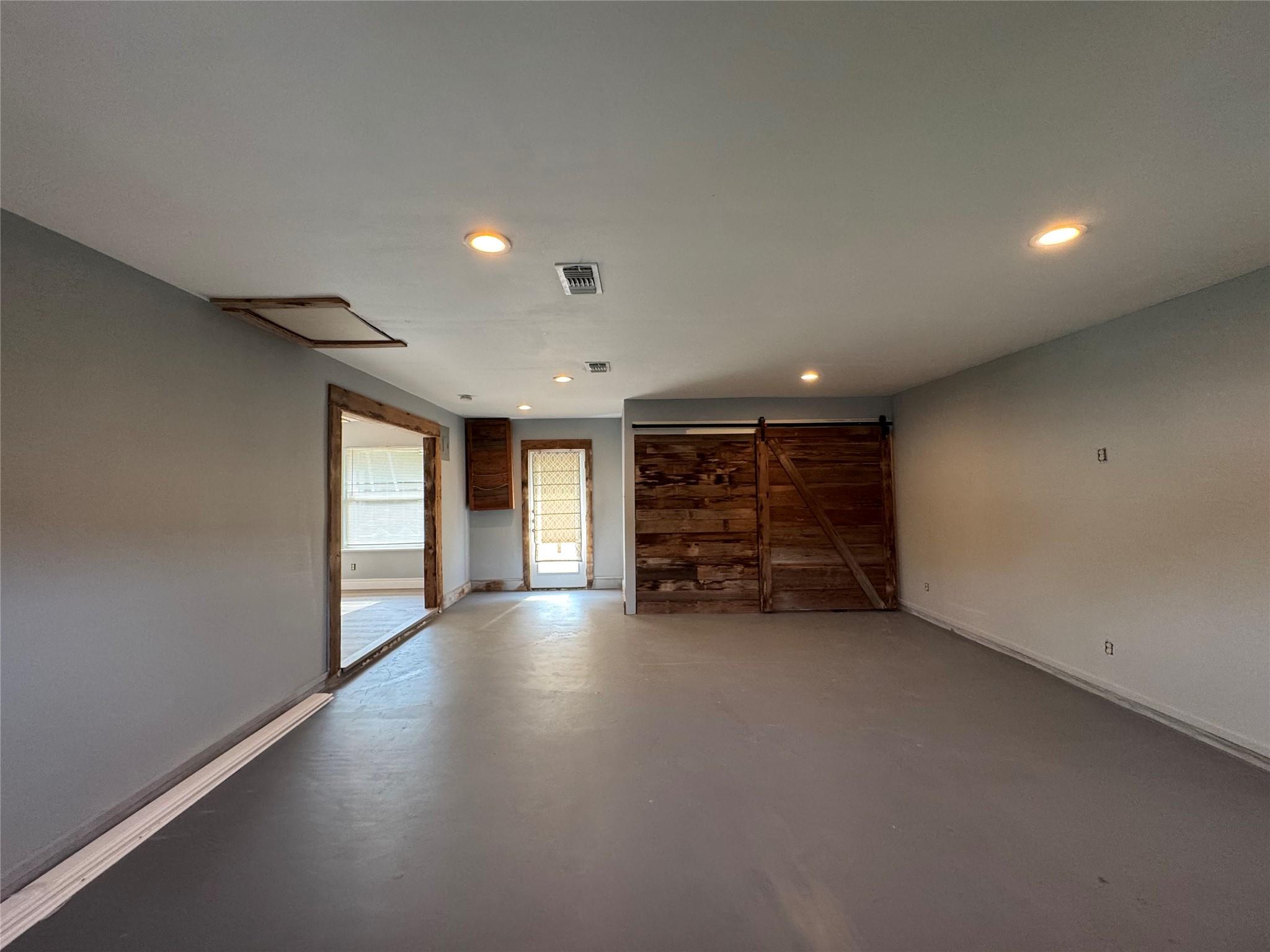 3520 Roanoke DR