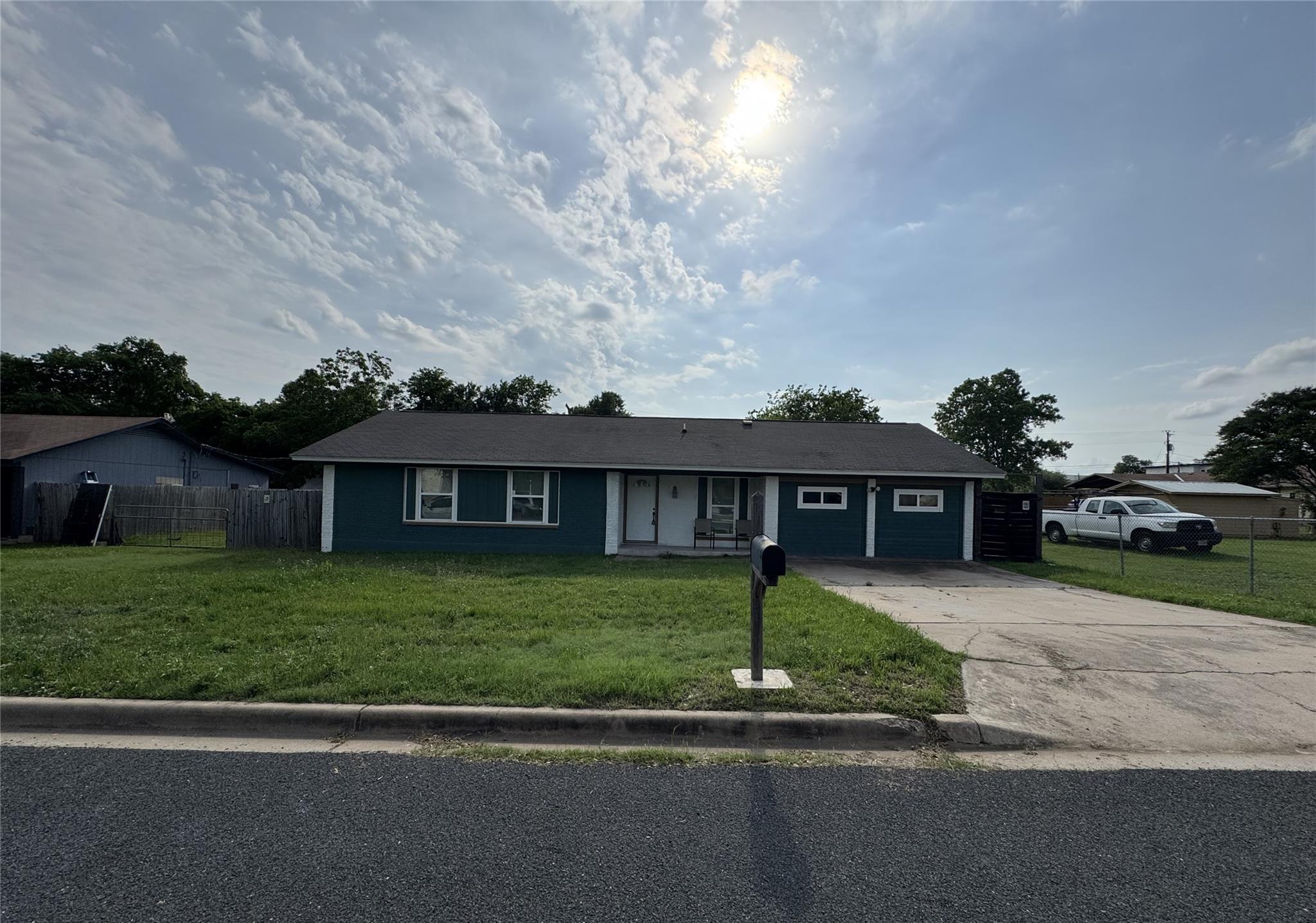 3520 Roanoke DR