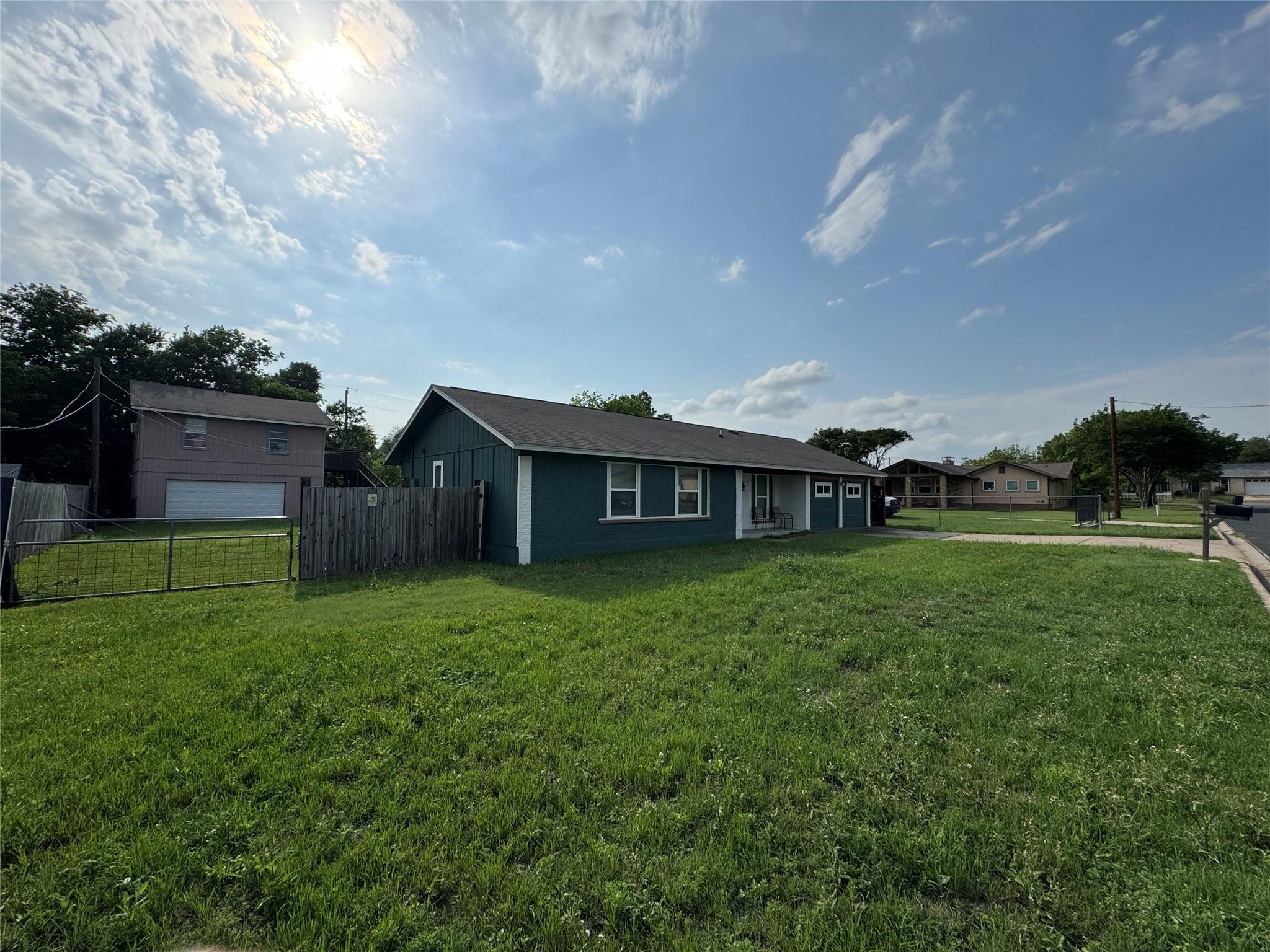 3520 Roanoke DR