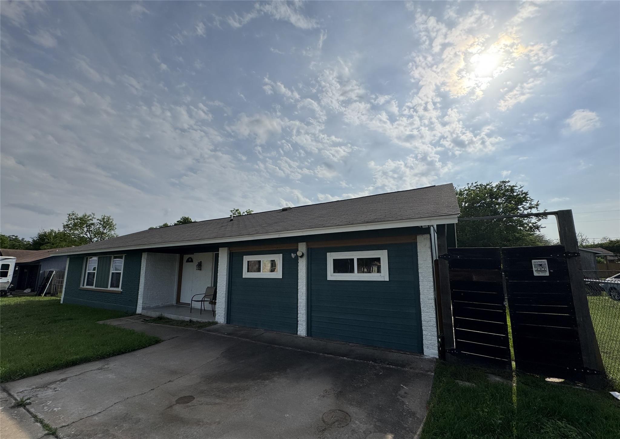 3520 Roanoke DR