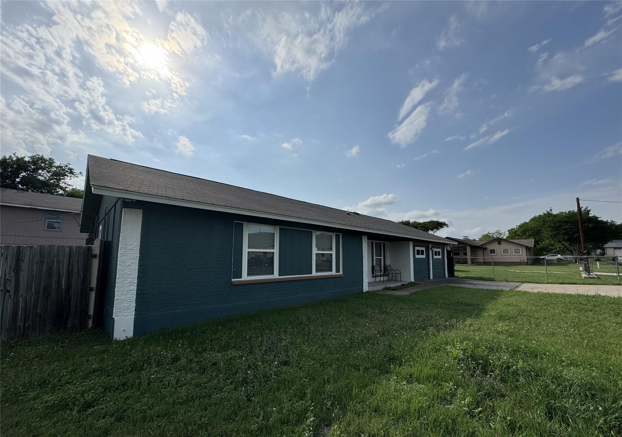 3520 Roanoke DR