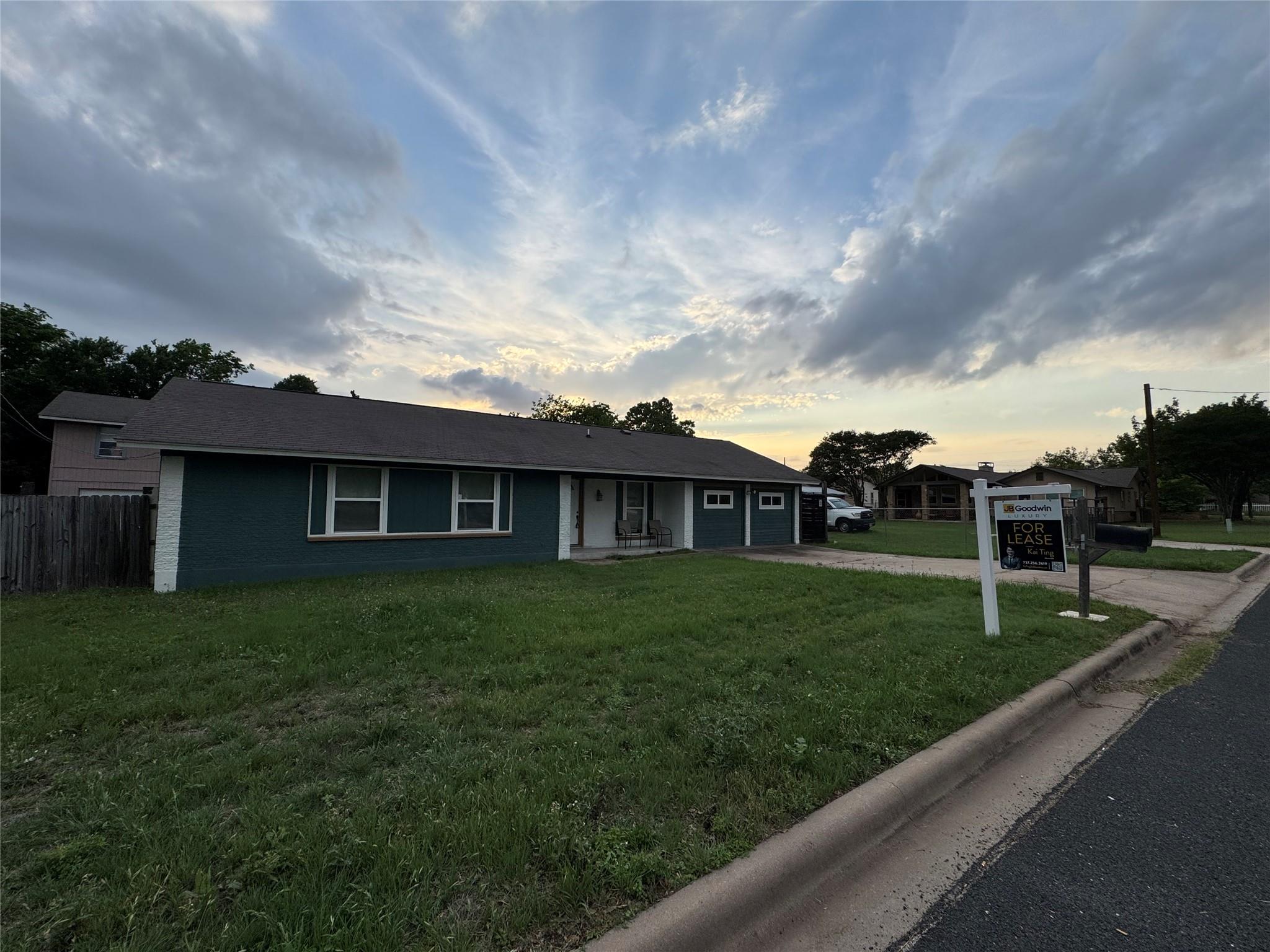 3520 Roanoke DR