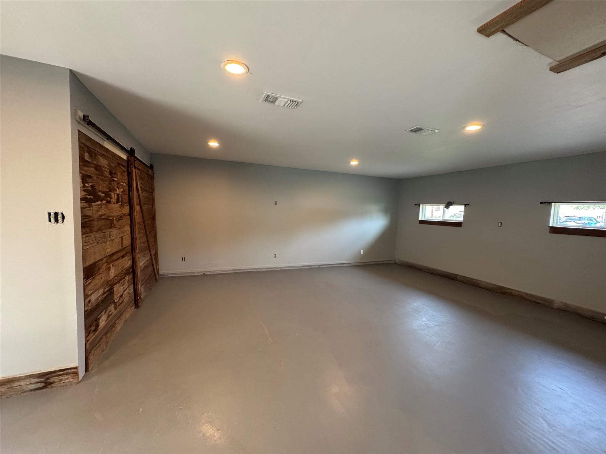 3520 Roanoke DR
