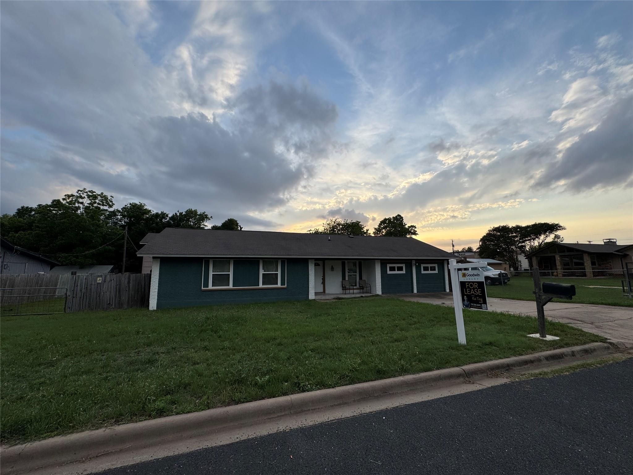3520 Roanoke DR