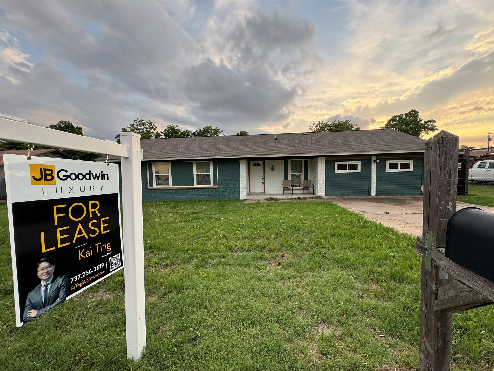3520 Roanoke DR