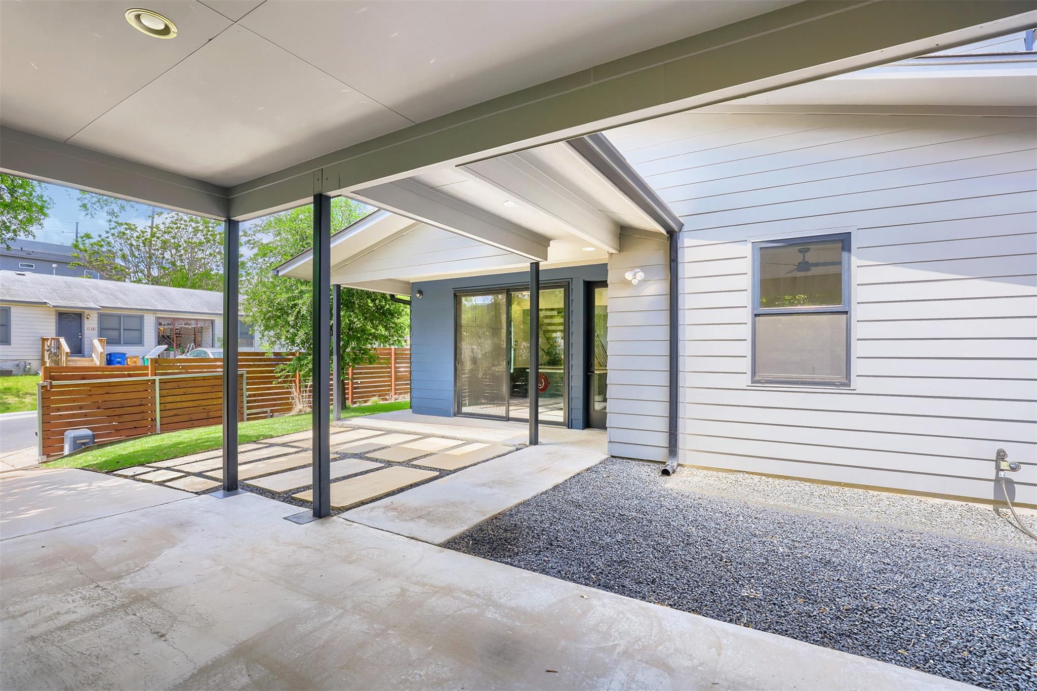 2001 Sl Davis Ave