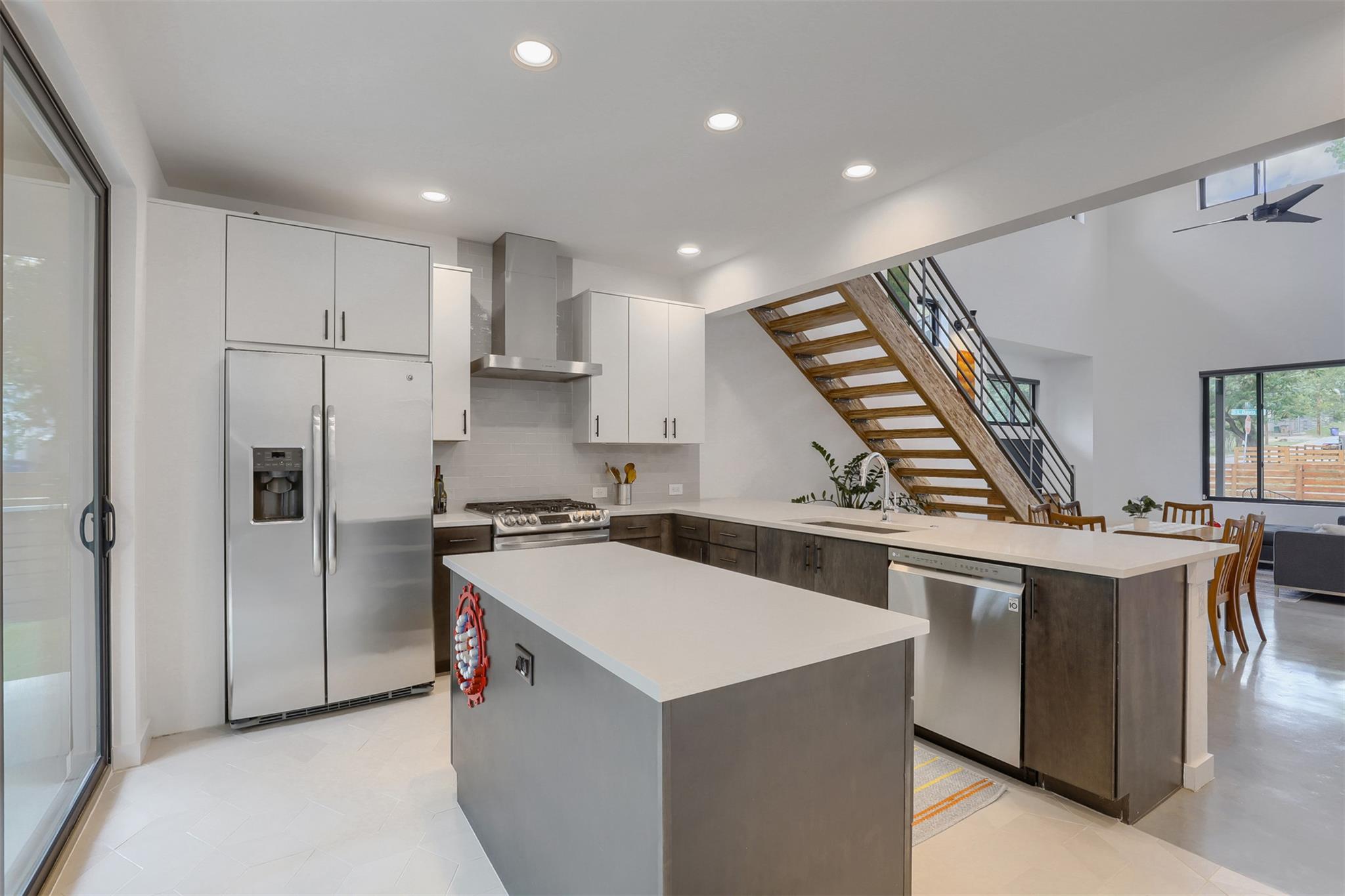 2001 Sl Davis Ave