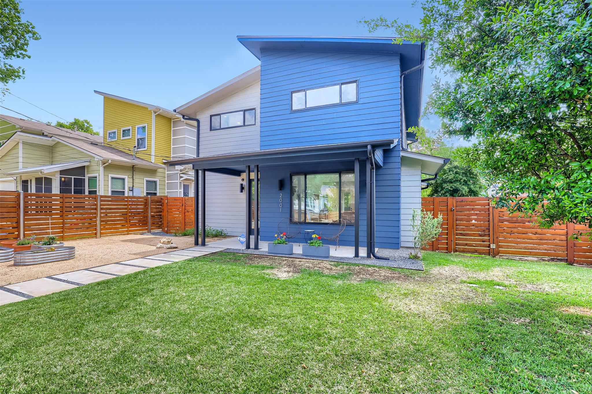 2001 Sl Davis Ave