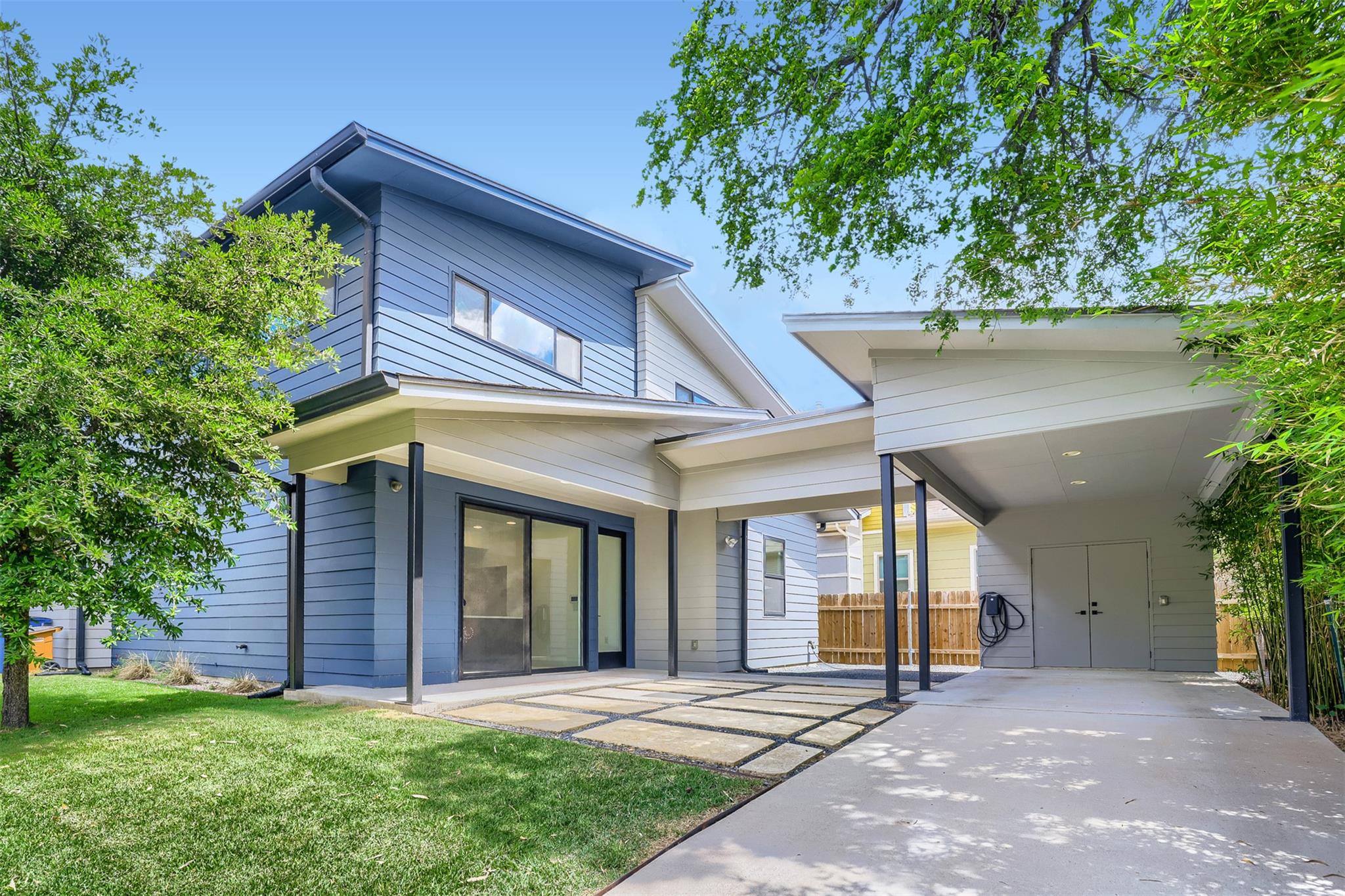 2001 Sl Davis Ave