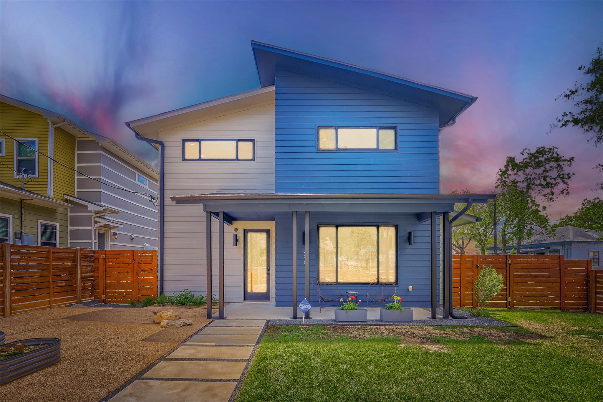 2001 Sl Davis Ave