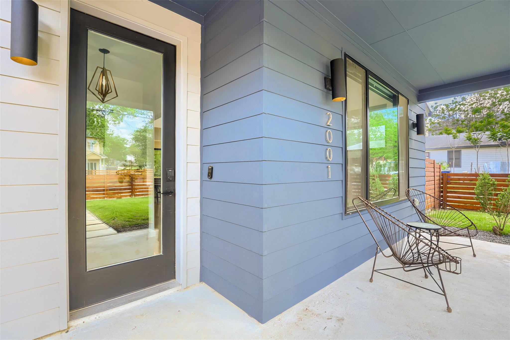 2001 Sl Davis Ave