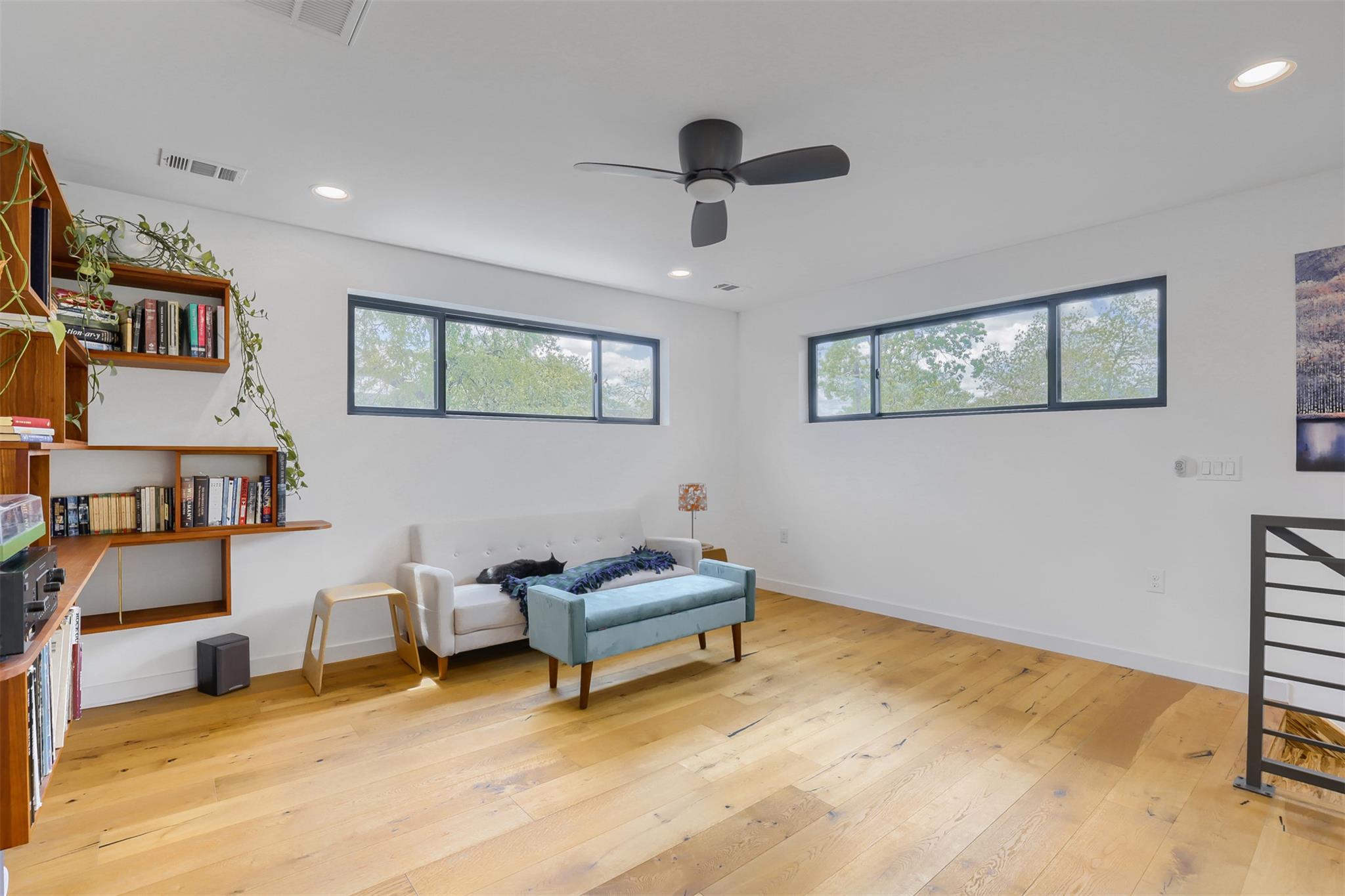 2001 Sl Davis Ave