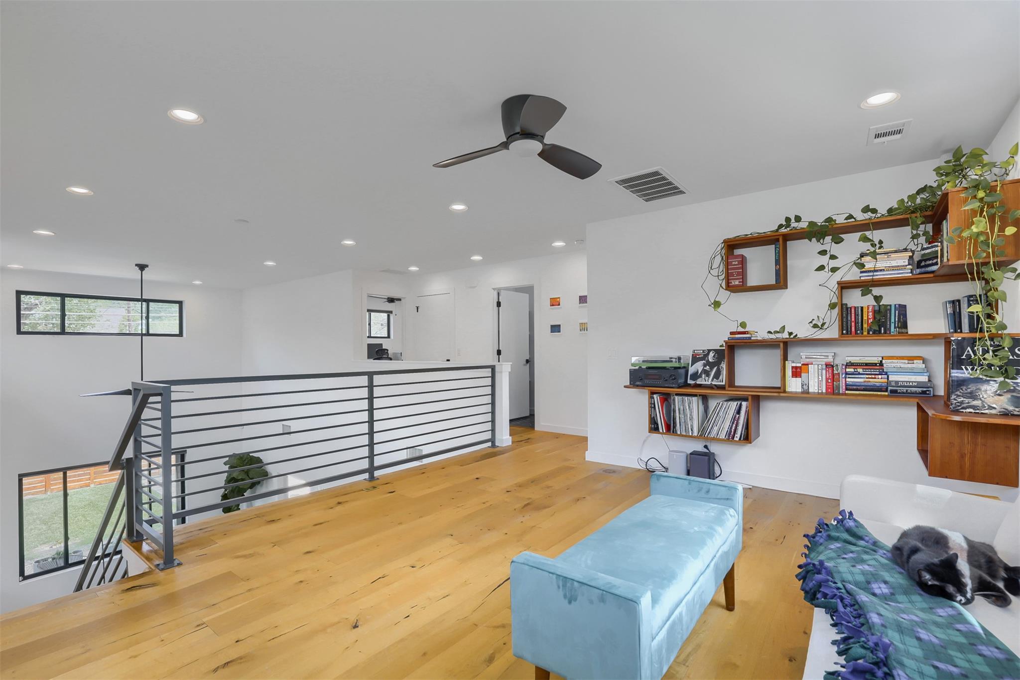 2001 Sl Davis Ave
