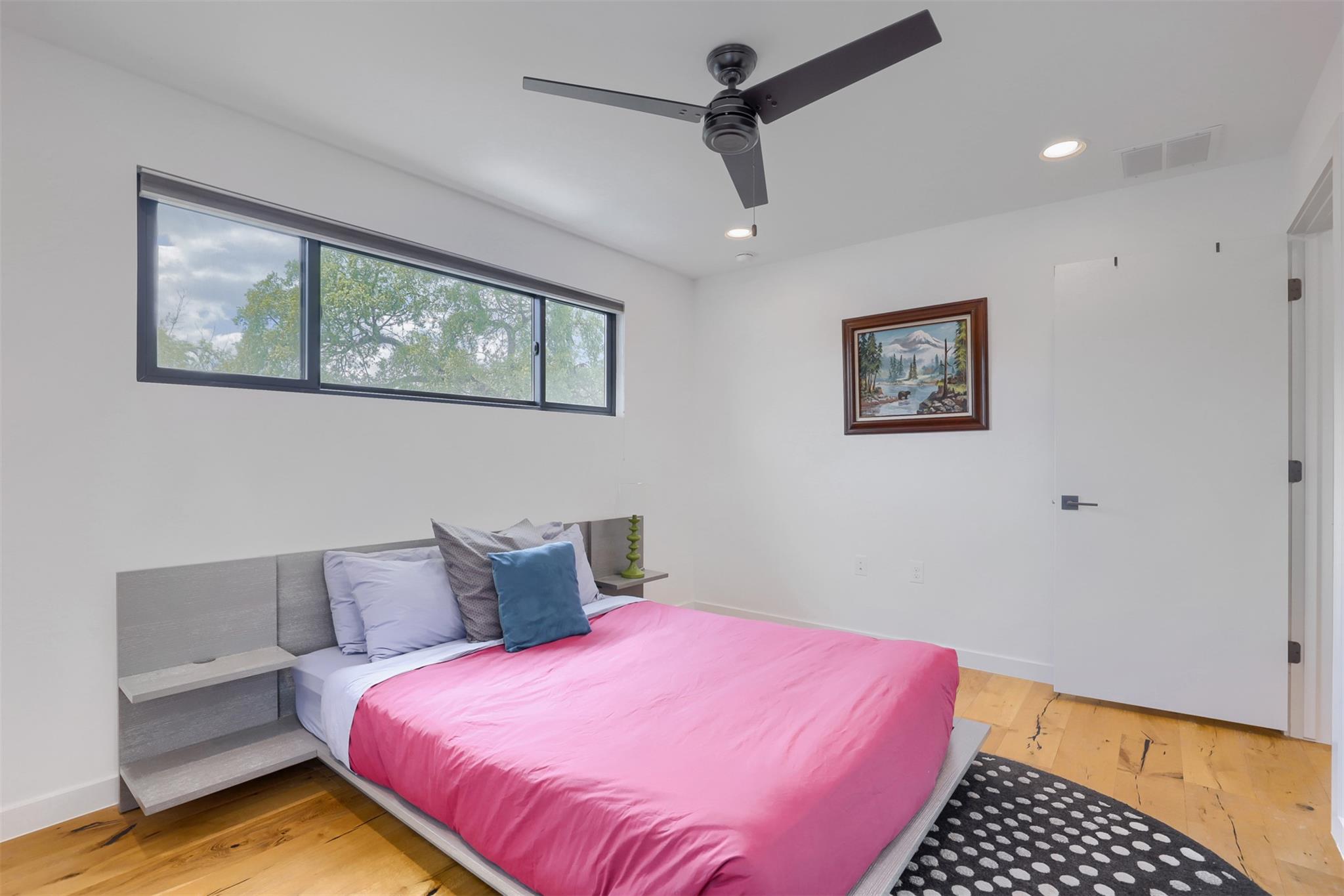 2001 Sl Davis Ave