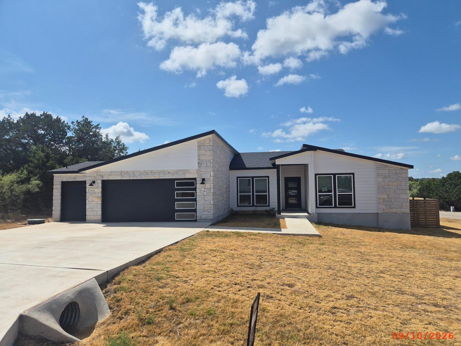 21905 Redbird DR