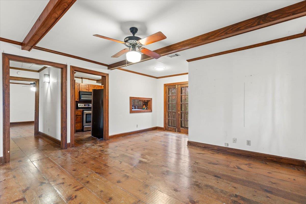 1607 Sharon LN