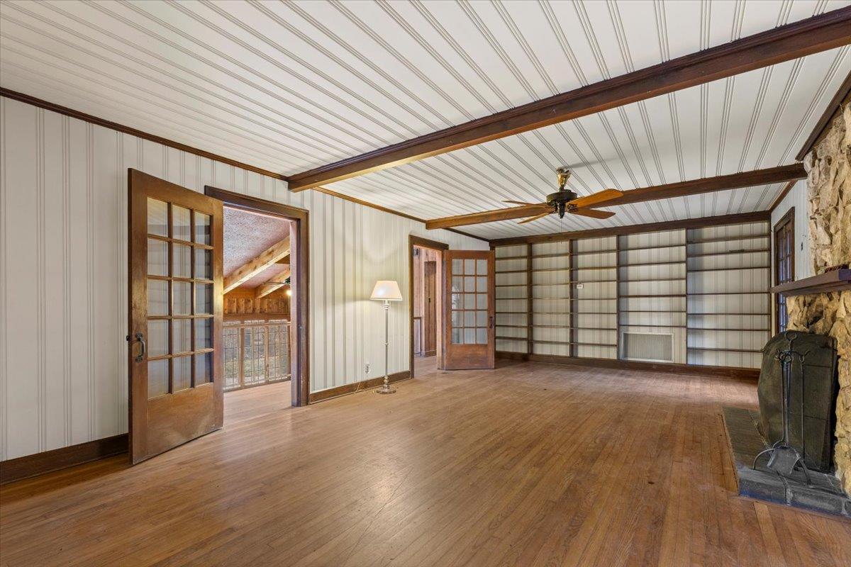 1607 Sharon LN