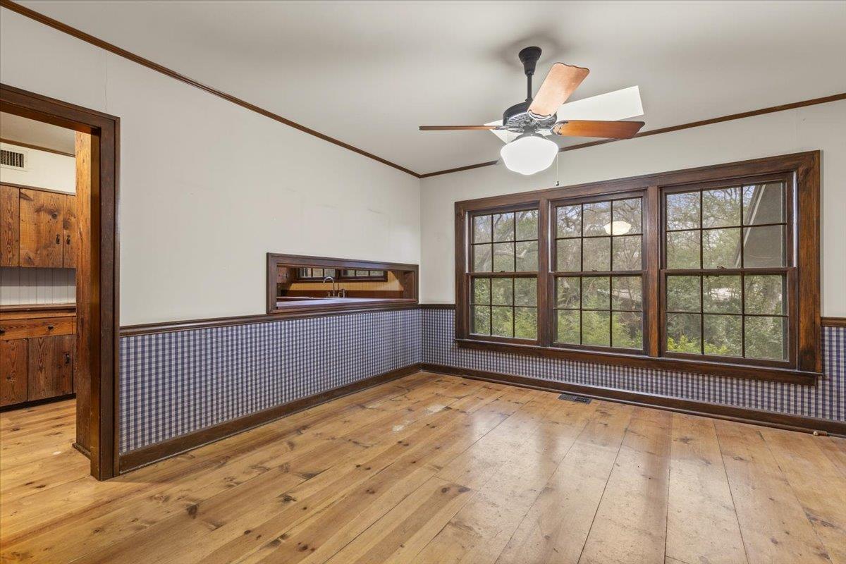 1607 Sharon LN