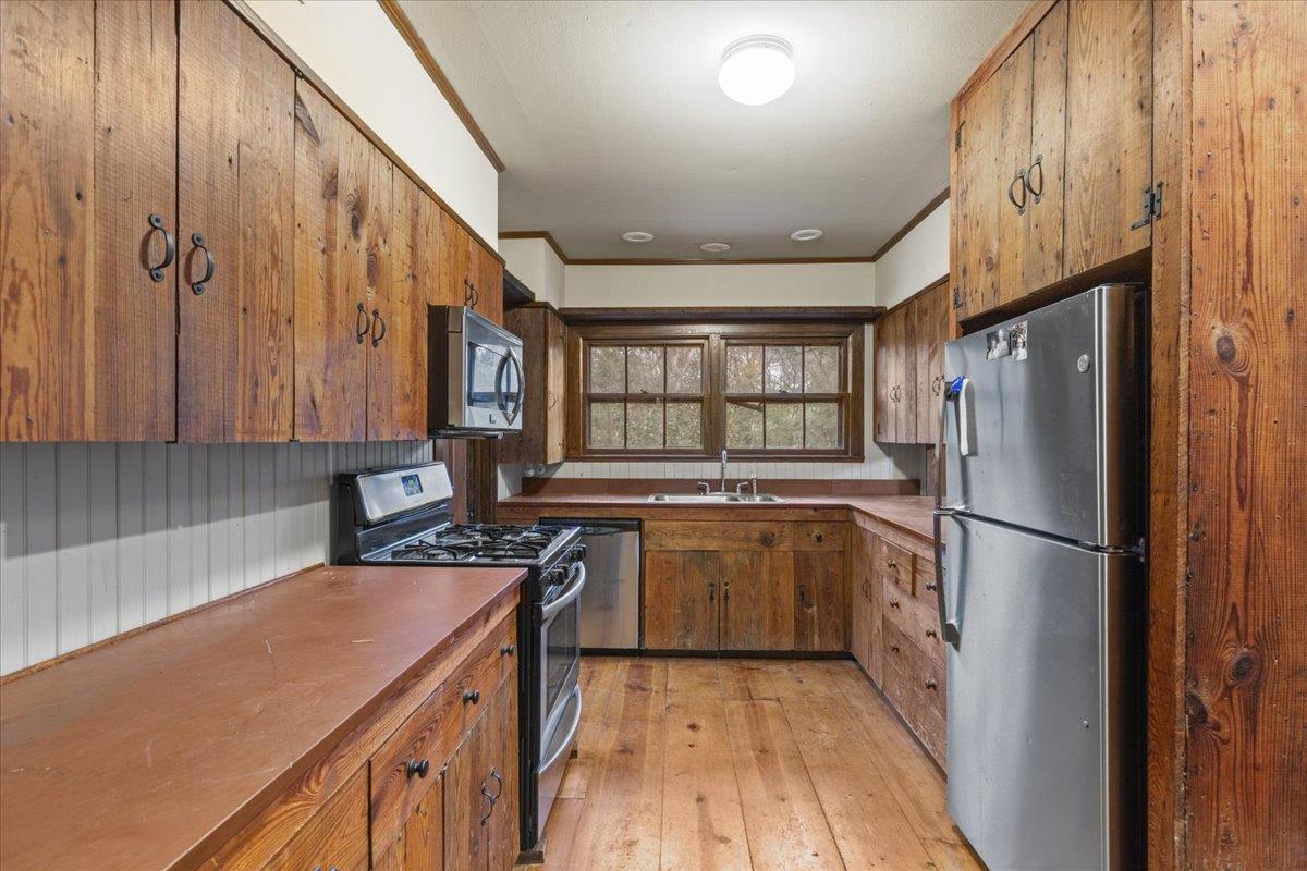 1607 Sharon LN