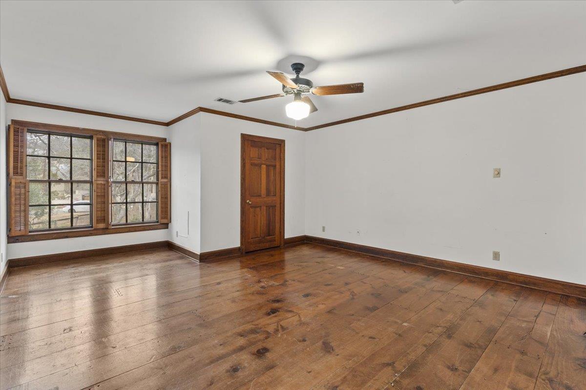 1607 Sharon LN