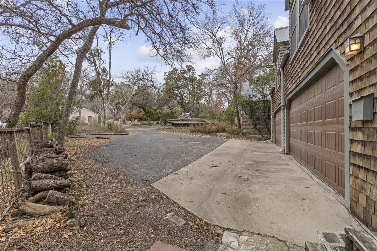 1607 Sharon LN