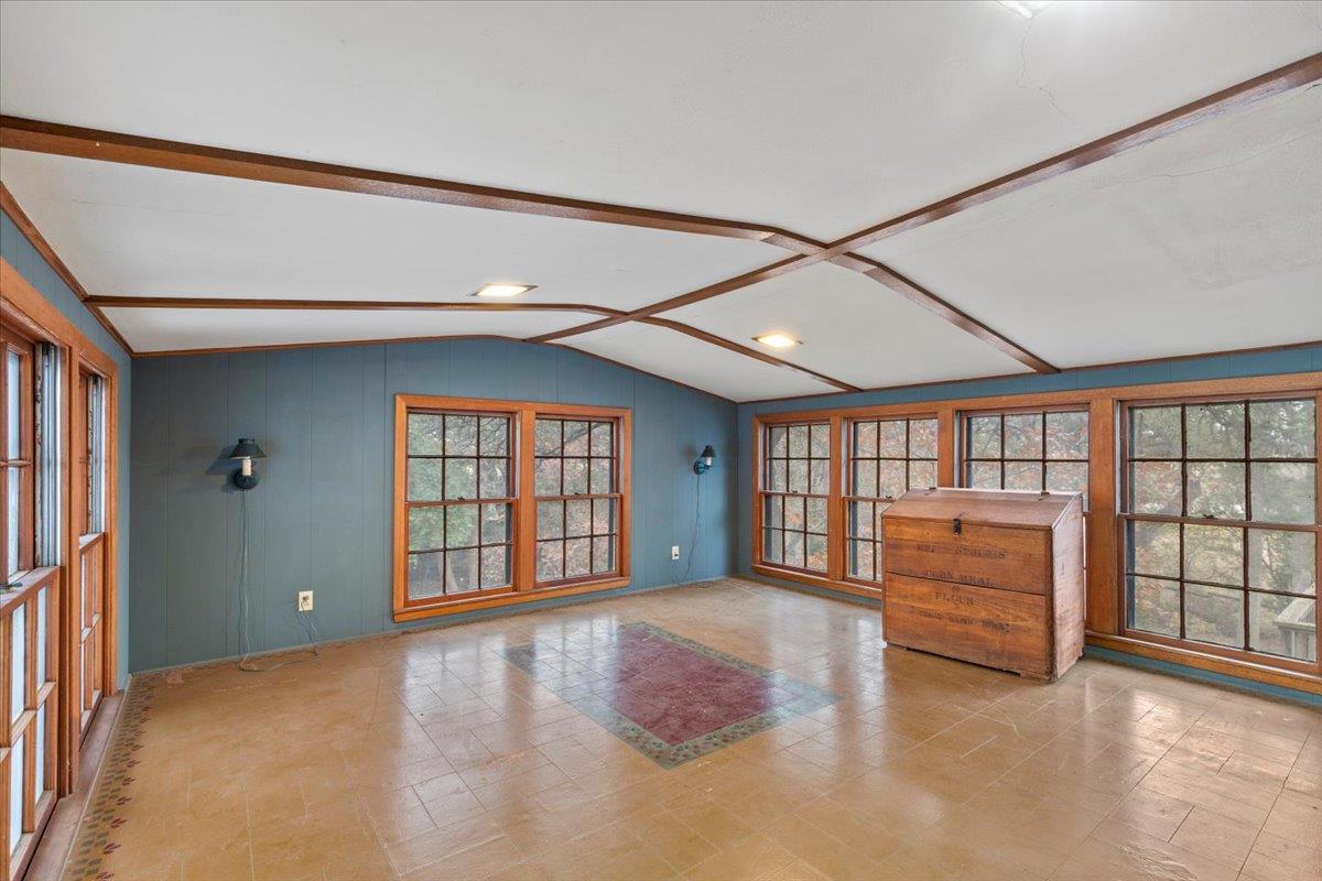 1607 Sharon LN