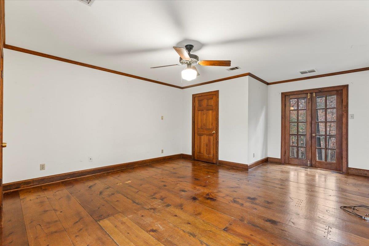 1607 Sharon LN