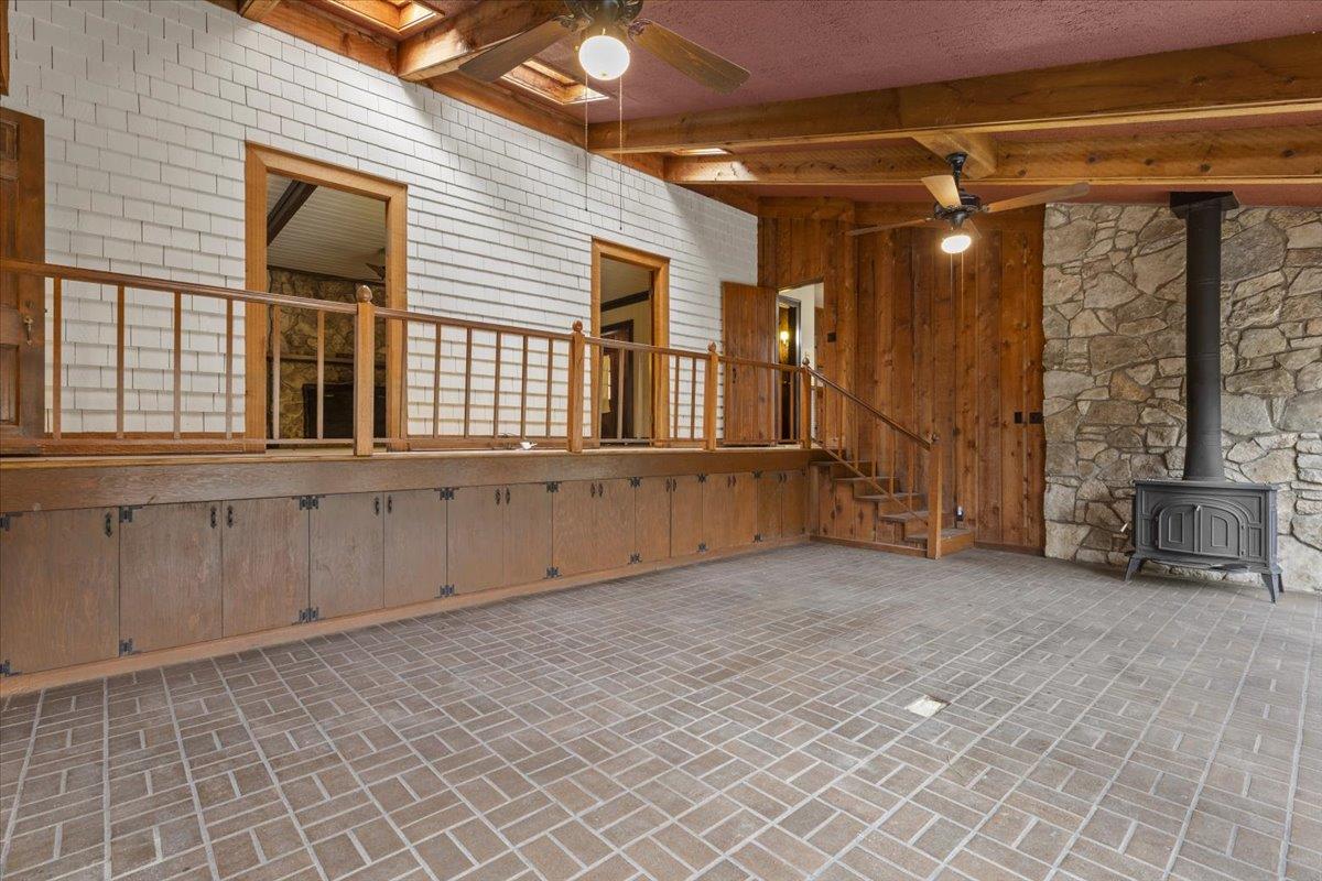 1607 Sharon LN