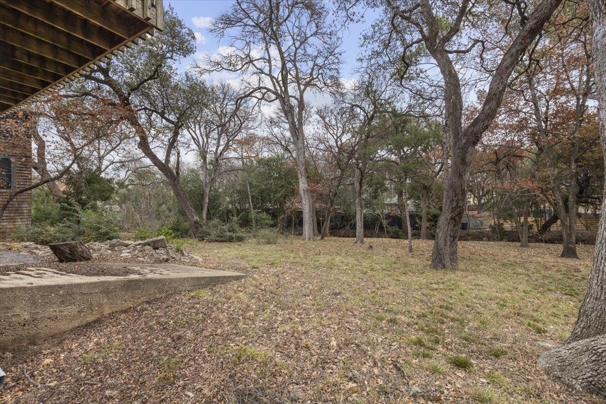 1607 Sharon LN