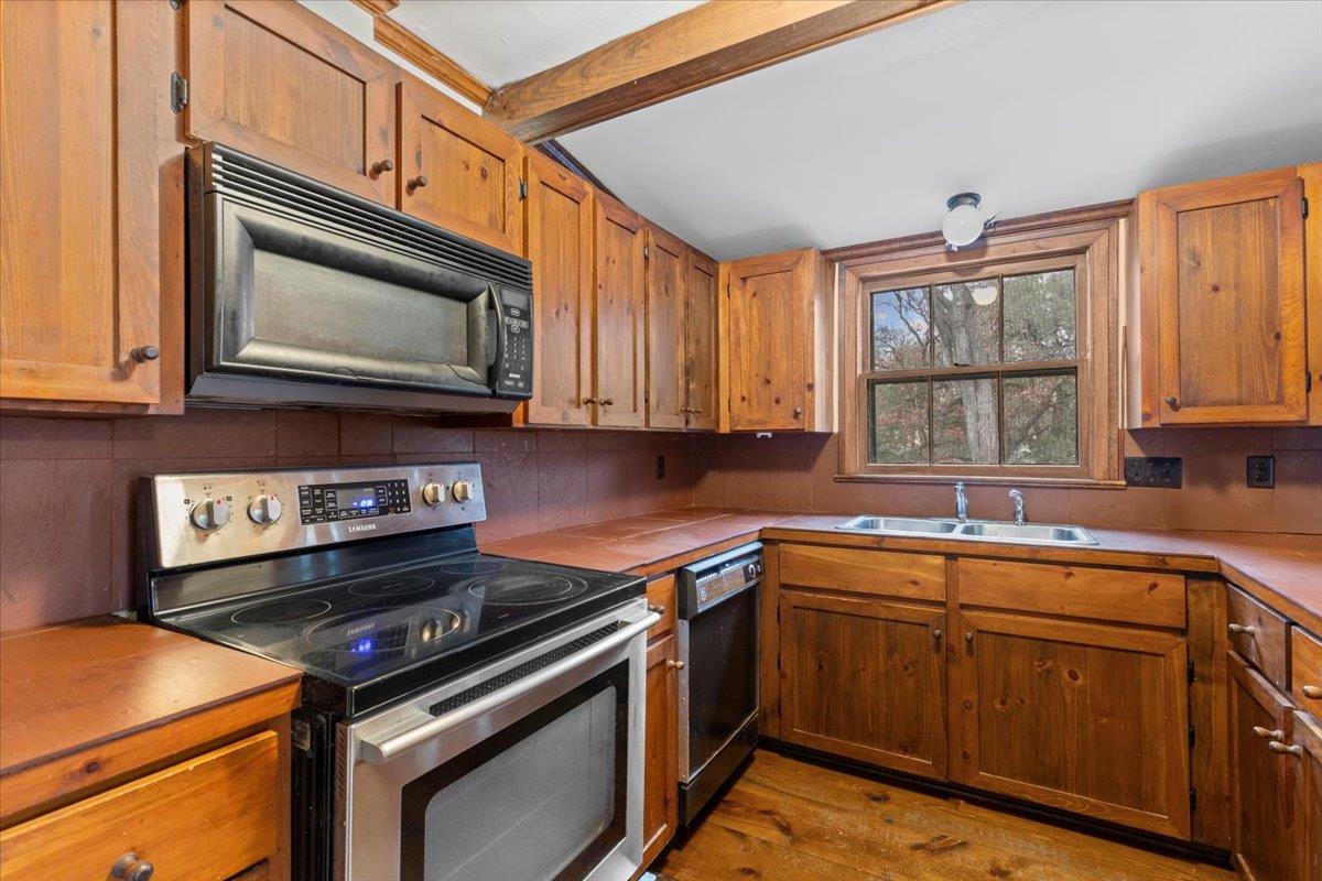 1607 Sharon LN
